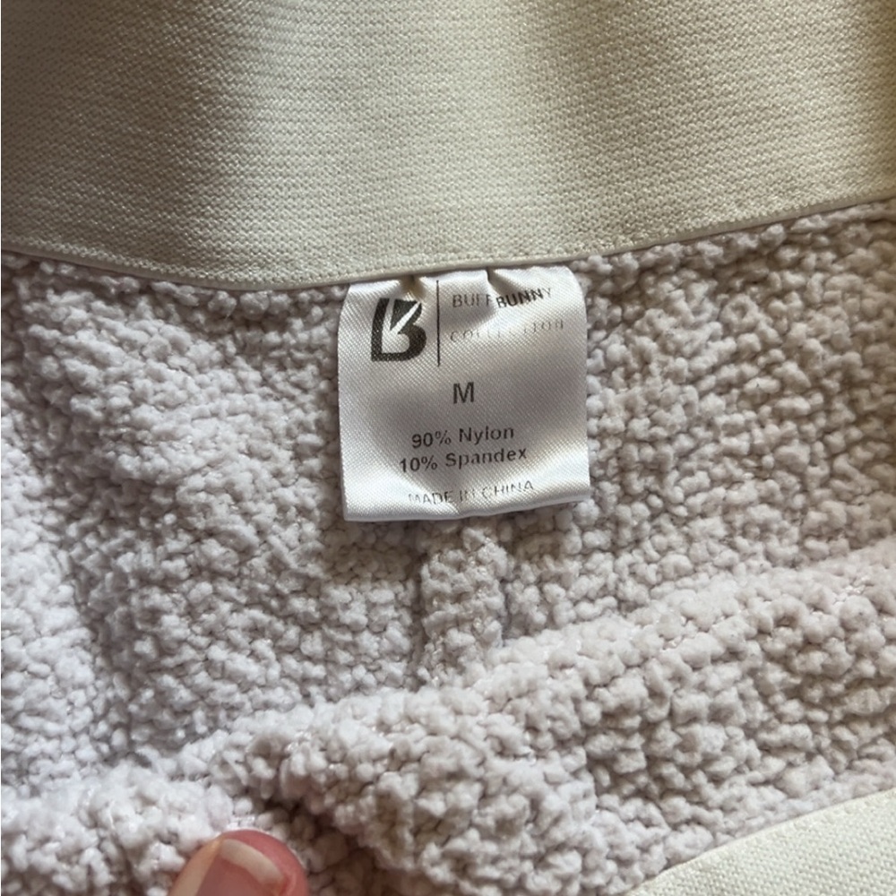 Buff bunny collection soft side scrunch/ tie shorts M - Picture 3 of 3